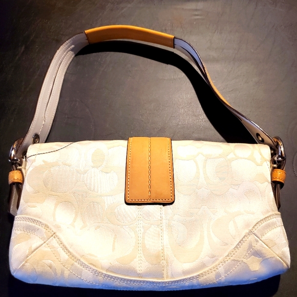 COACH - Picture 2 of 3